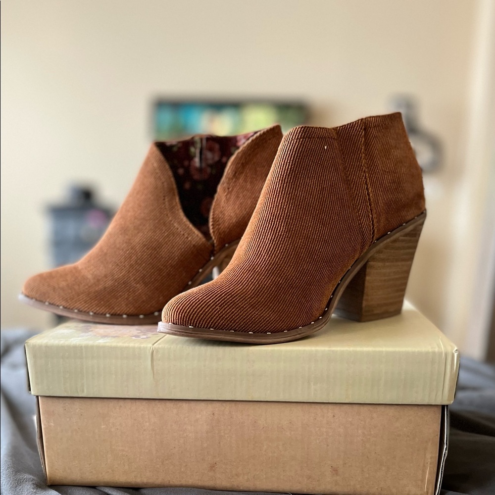 Very G Booties